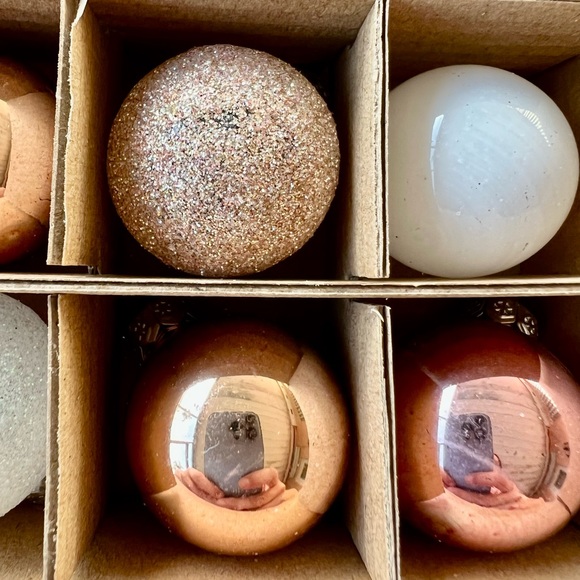 25 Mini Glass Christmas Ornaments Rose Gold White Shiny & Glitter Opalescent - Picture 7 of 10